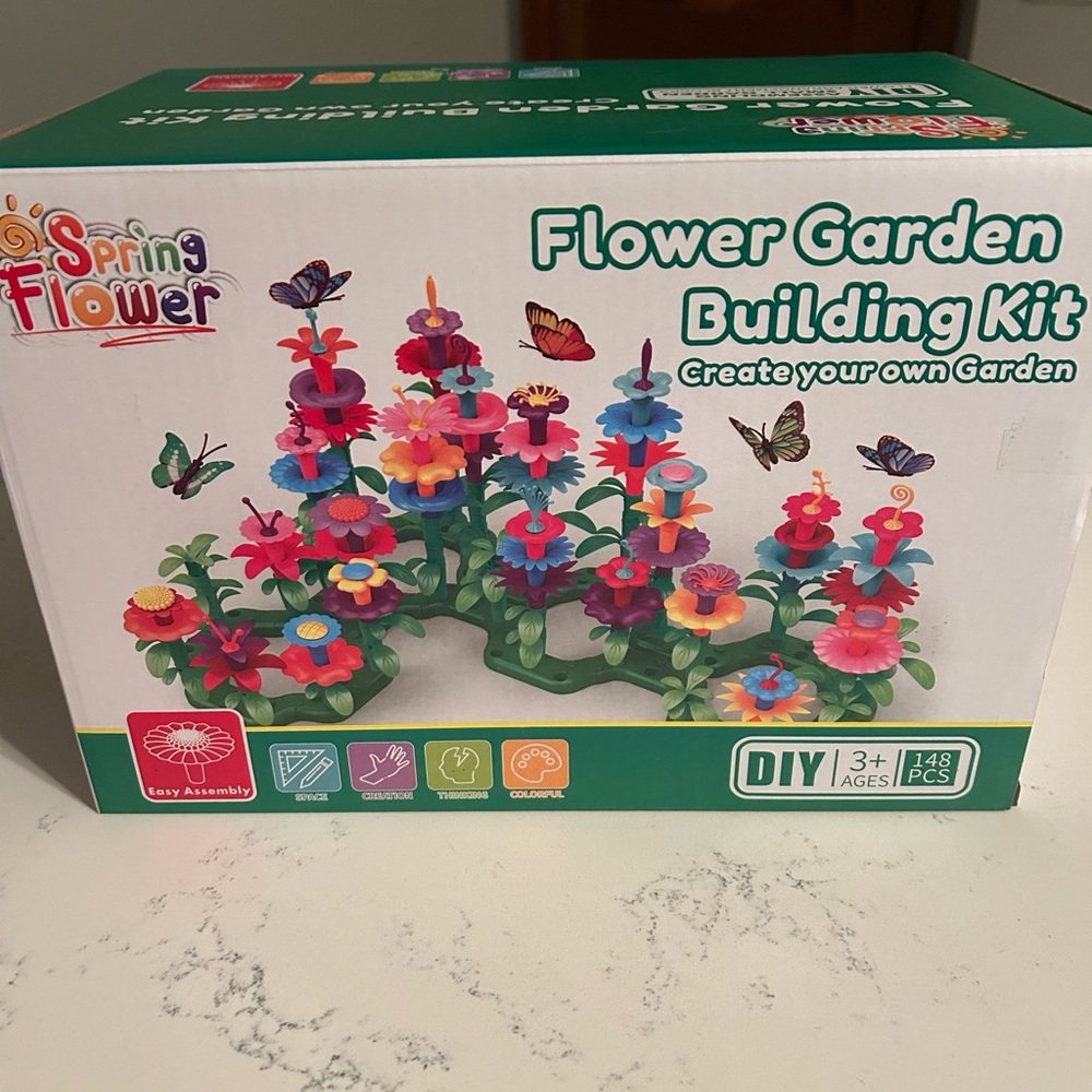 Flower Garden Building Kit Toy! NWT